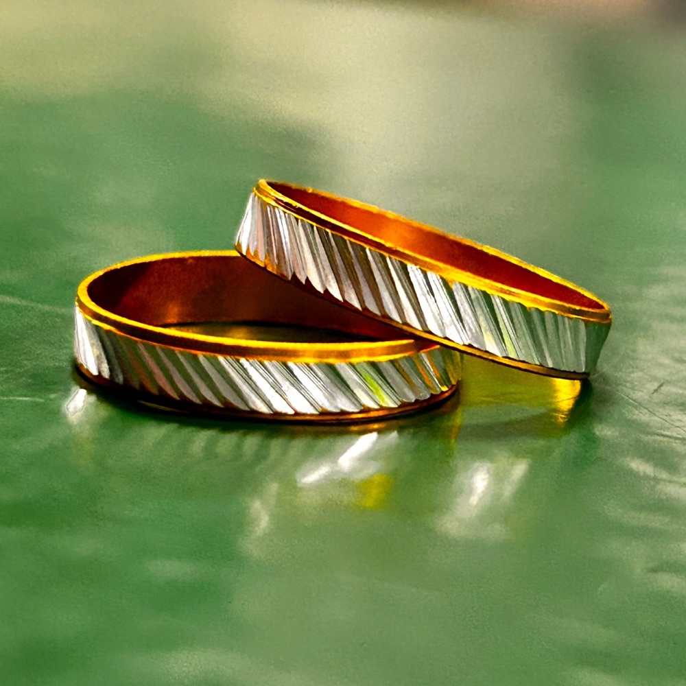Size 6 Gold Rimmed Silver Slashed Rings